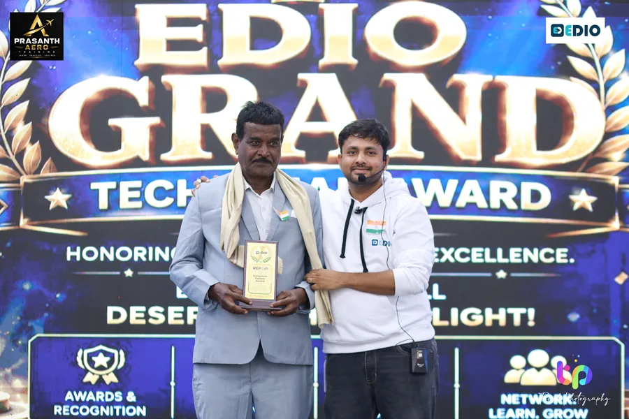 மேடையில் வழங்கப்பட்ட EDIO Grand Technician Award.