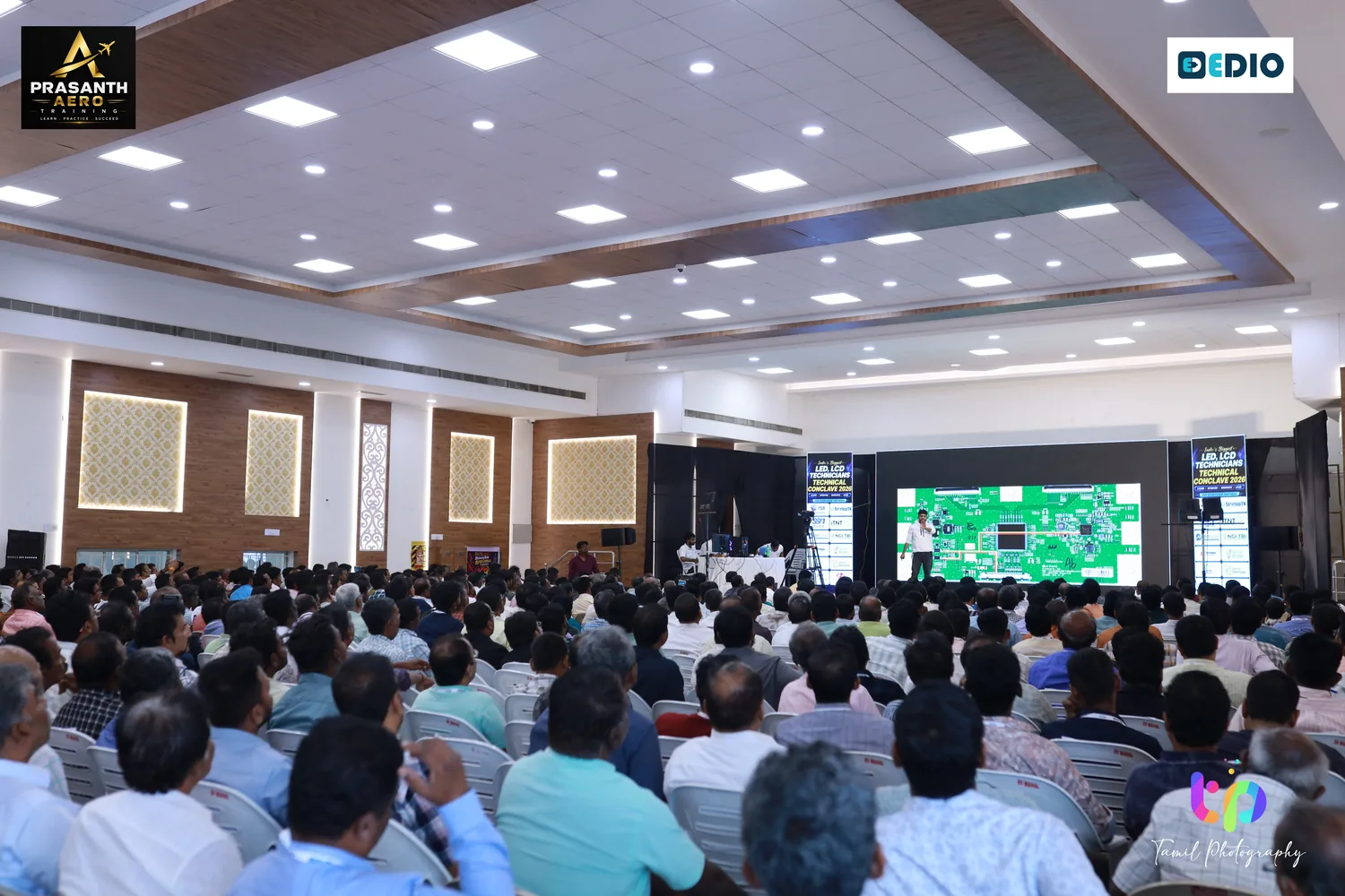 போர்டு அளவிலான அமர்வுகளுக்காக தமிழ்நாடு முழுவதிலிருந்தும் வந்த டெக்னீஷியன்கள்.