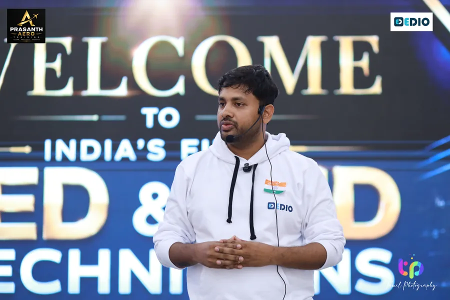 வரவேற்பு மேடை — LED, LCD டெக்னீஷியன்களுக்கான இந்தியாவின் முதல் தொழில்நுட்ப மாநாடு.